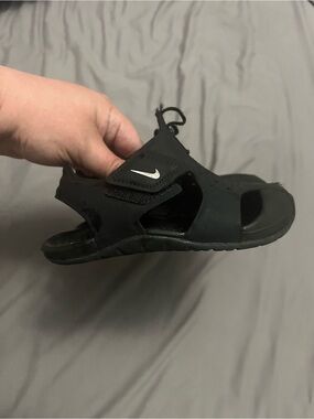 Nike Black Kids' Open-Toe Velcro Sandal with Silver Swoosh